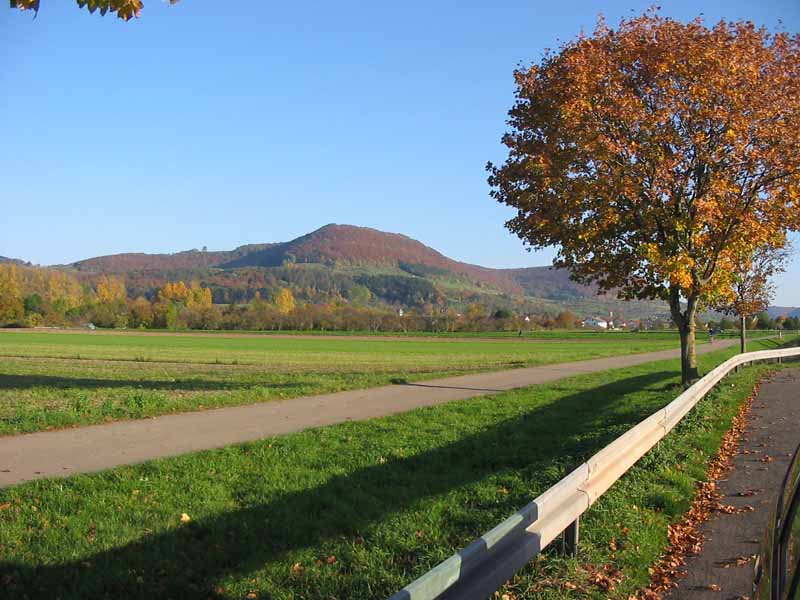 Nordrand der Schwäbischen Alb (Albtrauf) - Hohenstein über Gingen/Fils (rechts)