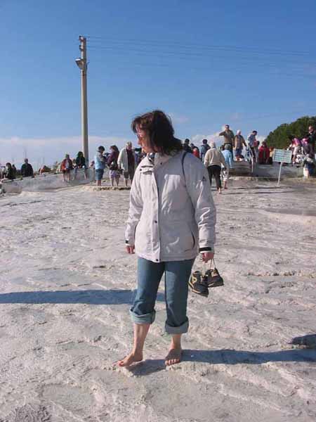 Gudrun im Thermalwasser in Pamukkale