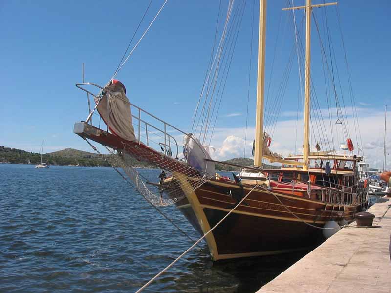 Segler im Hafen von Sibenik