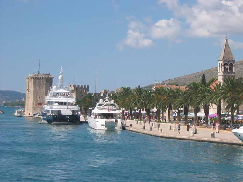 Wer was auf sich hält, legt auch mal in Trogir an