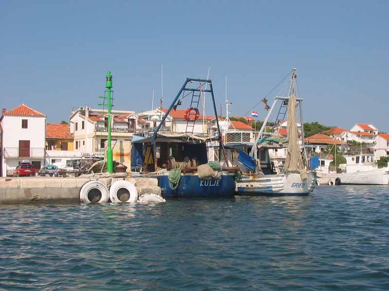 Hafen von Jezera auf Murter