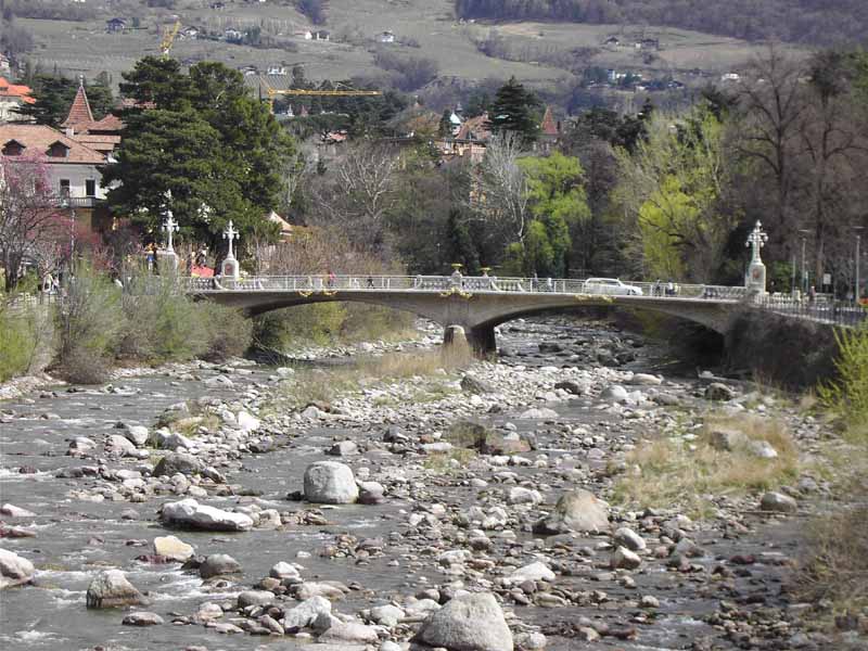 Brücke über den Passer in Meran