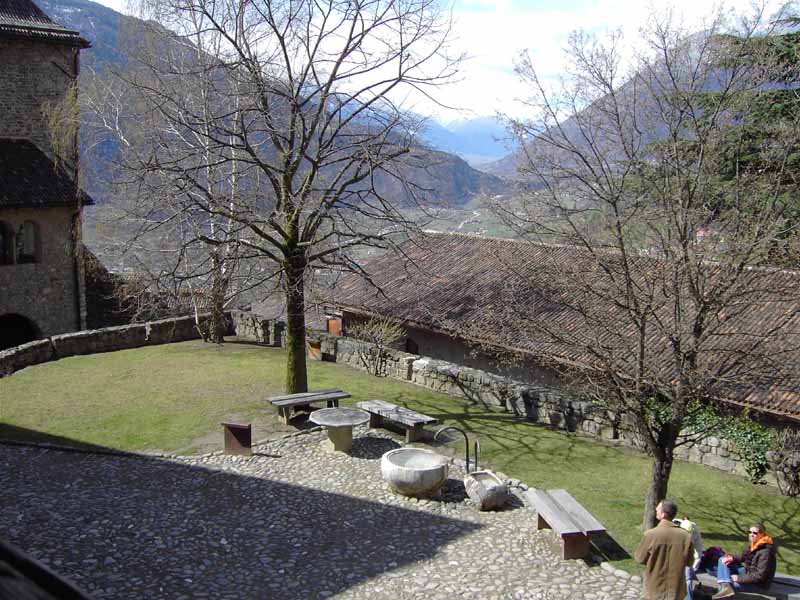 Burghof im Schloss Tirol