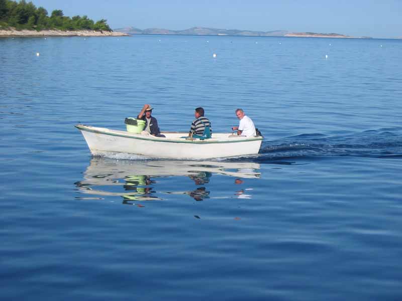Fischerboot am Morgen