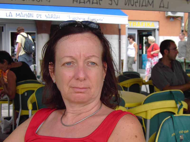 Gudrun im Cafe in Split
