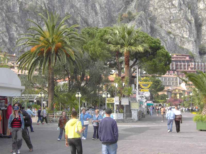 Uferpromenade in Limone