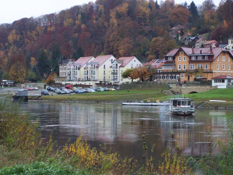 Rathen unterhalb der Bastei - mit Fähre