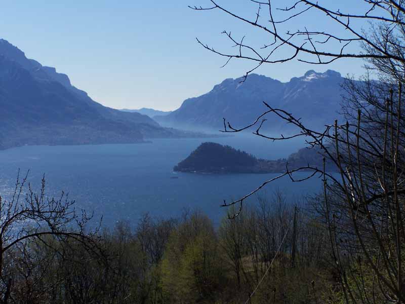 Bellagio von den Bergen über Menaggio gesehen