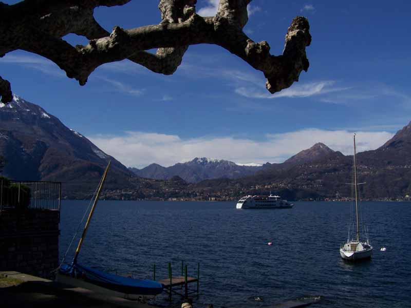 Blick von Varenna hinüber nach Menaggio