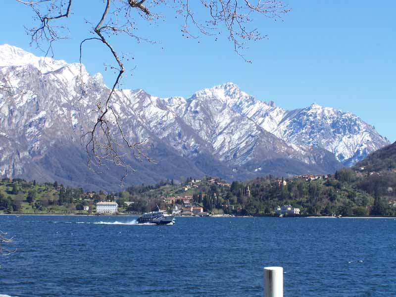 Tragflächenboot vor Bellagio
