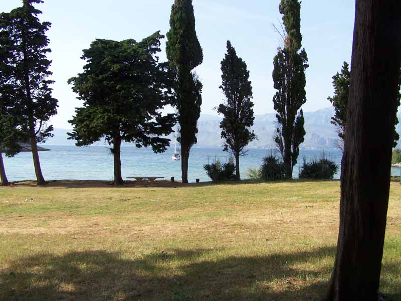 Vorsaison - der Parkplatz am Strand ist noch leer (und gebührenfrei!)