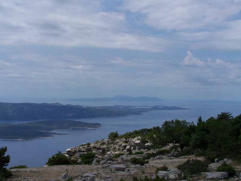 gegenüber liegt die Insel Hvar