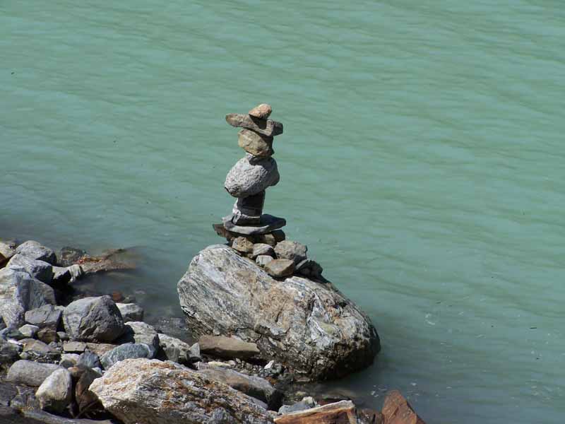 Steinmännchen am Stausee
