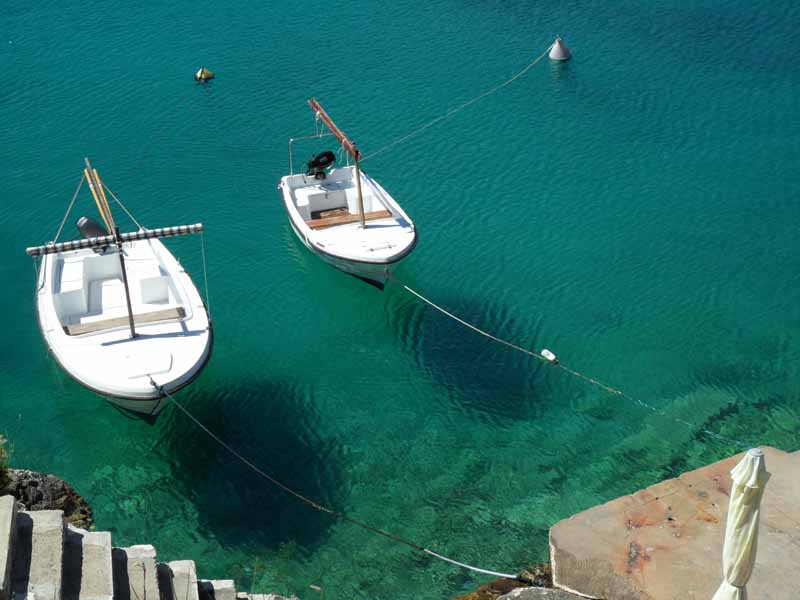 die Boote schweben auf dem Wasser