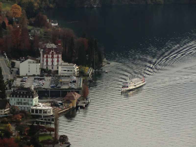 Schiffsanlegestelle in Vitznau von weit oben