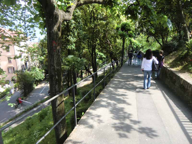 Fussweg vom Bahnhof Lugano hinunter ins Zentrum