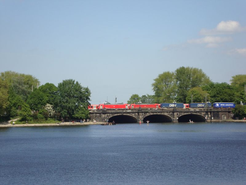 viel Bahn auf der Lombardsbrücke