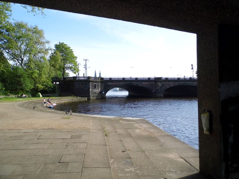 Lombardsbrücke in ungewöhnlicher Sichtweise