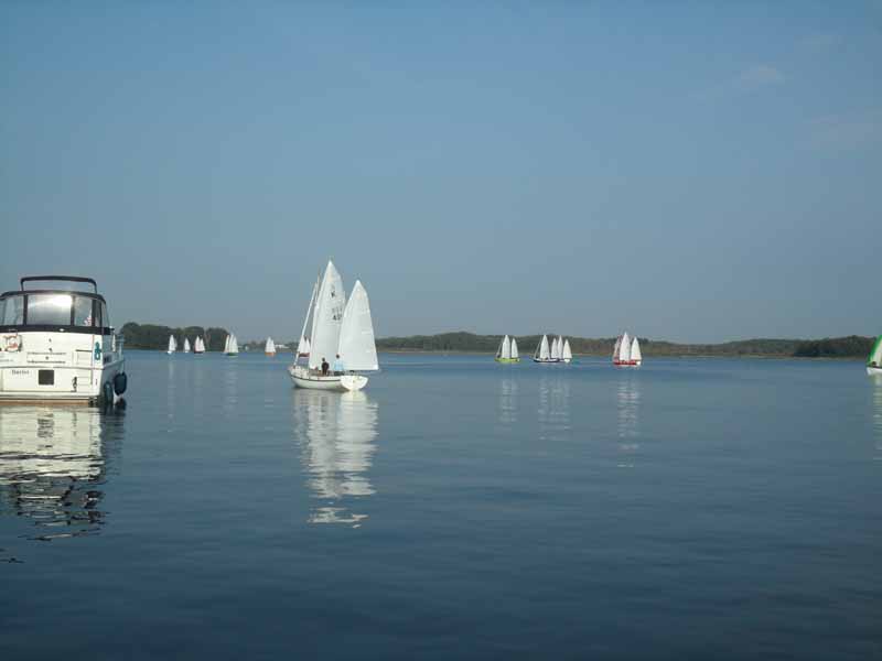 Aufbruch zur Marinekutter-Regatta in Rechlin