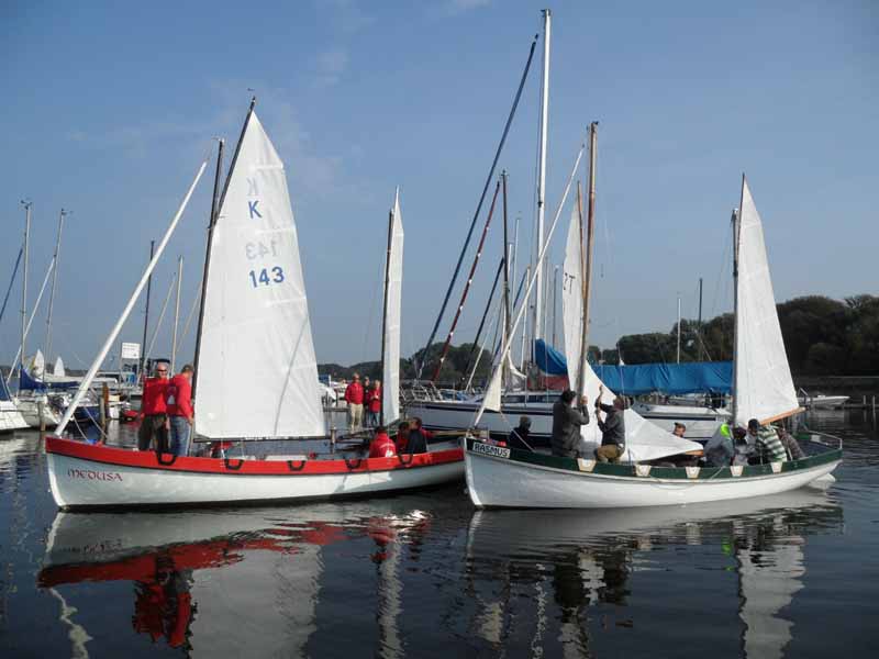Aufbruch zur Marinekutter-Regatta in Rechlin