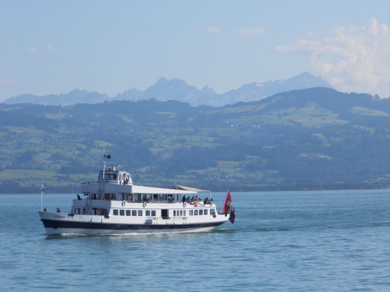 ein schweizer Schiff