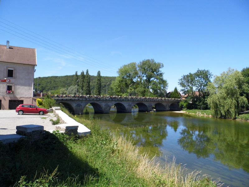 der Doubs in der Nähe von Montbeliard/Frankreich
