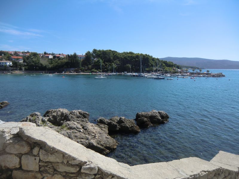 Strandbad mit Marina der Stadt Krk