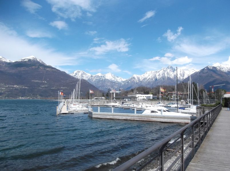 Blick zu Alpen