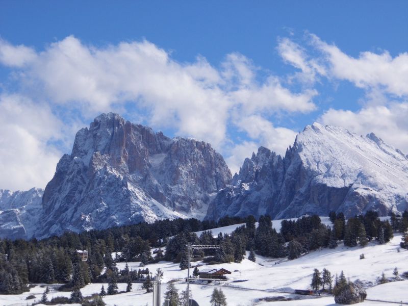 Langkofel (li.) und Plattkofel (re.)
