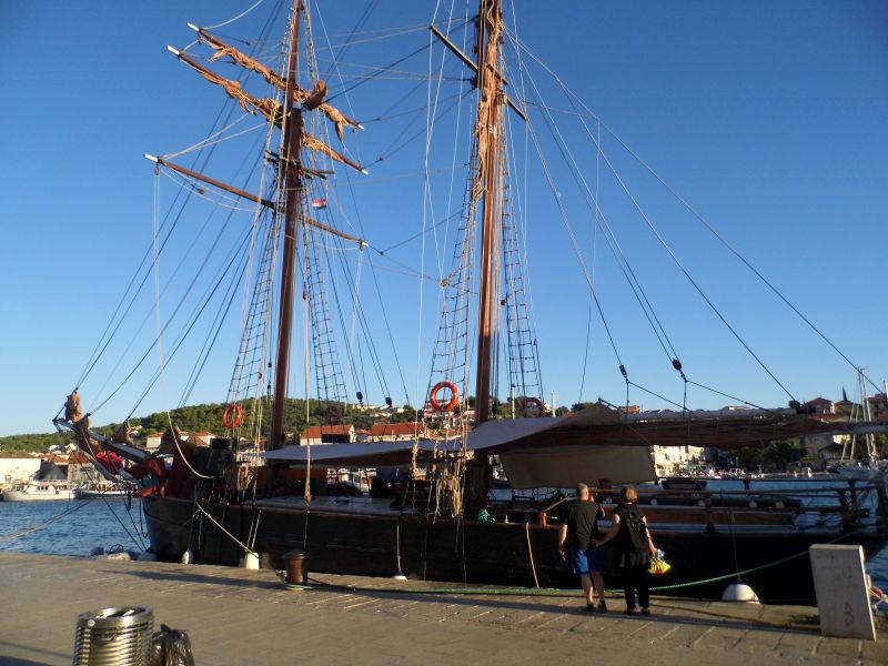 auch Segler besuchen Trogir