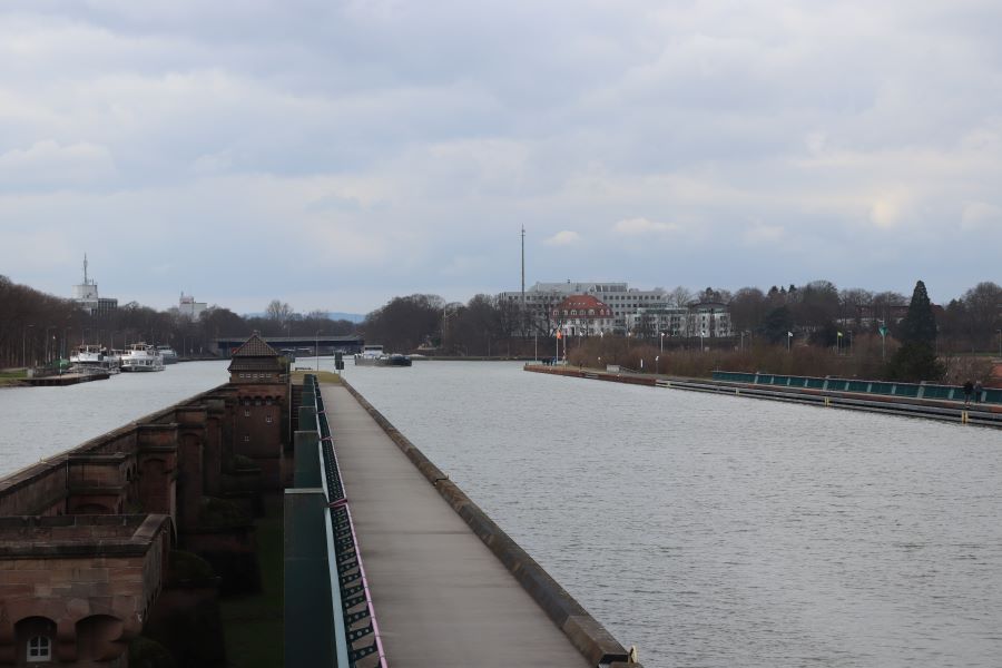zwischen den Trogbrücken - Blick nach Westen